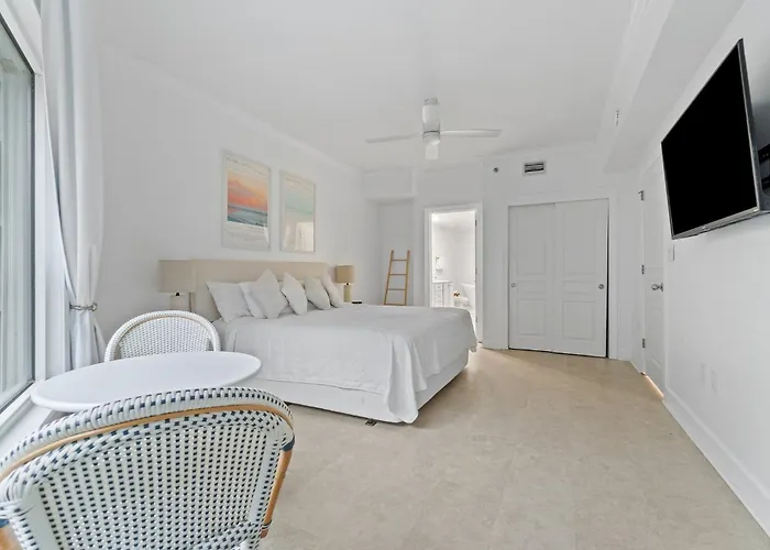 Apartment Palm C23 By Collection *