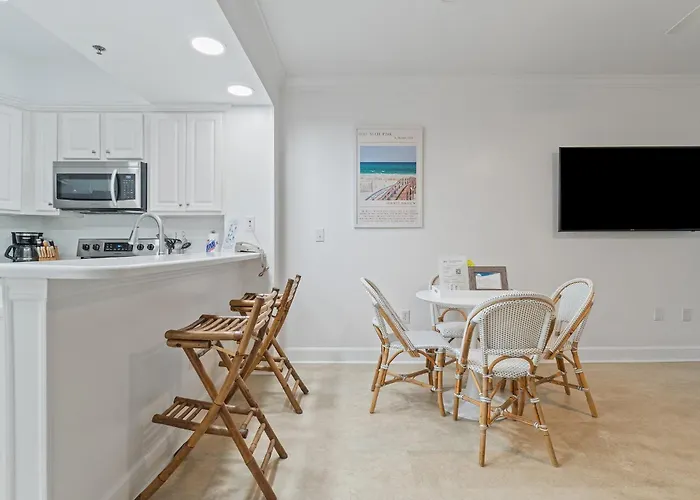 Apartment Palm C23 By Collection *